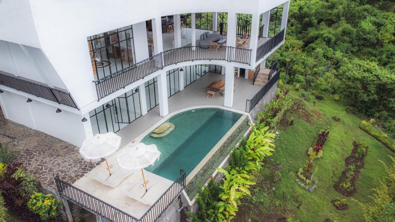 Villa The Hacienda Lovina Beach