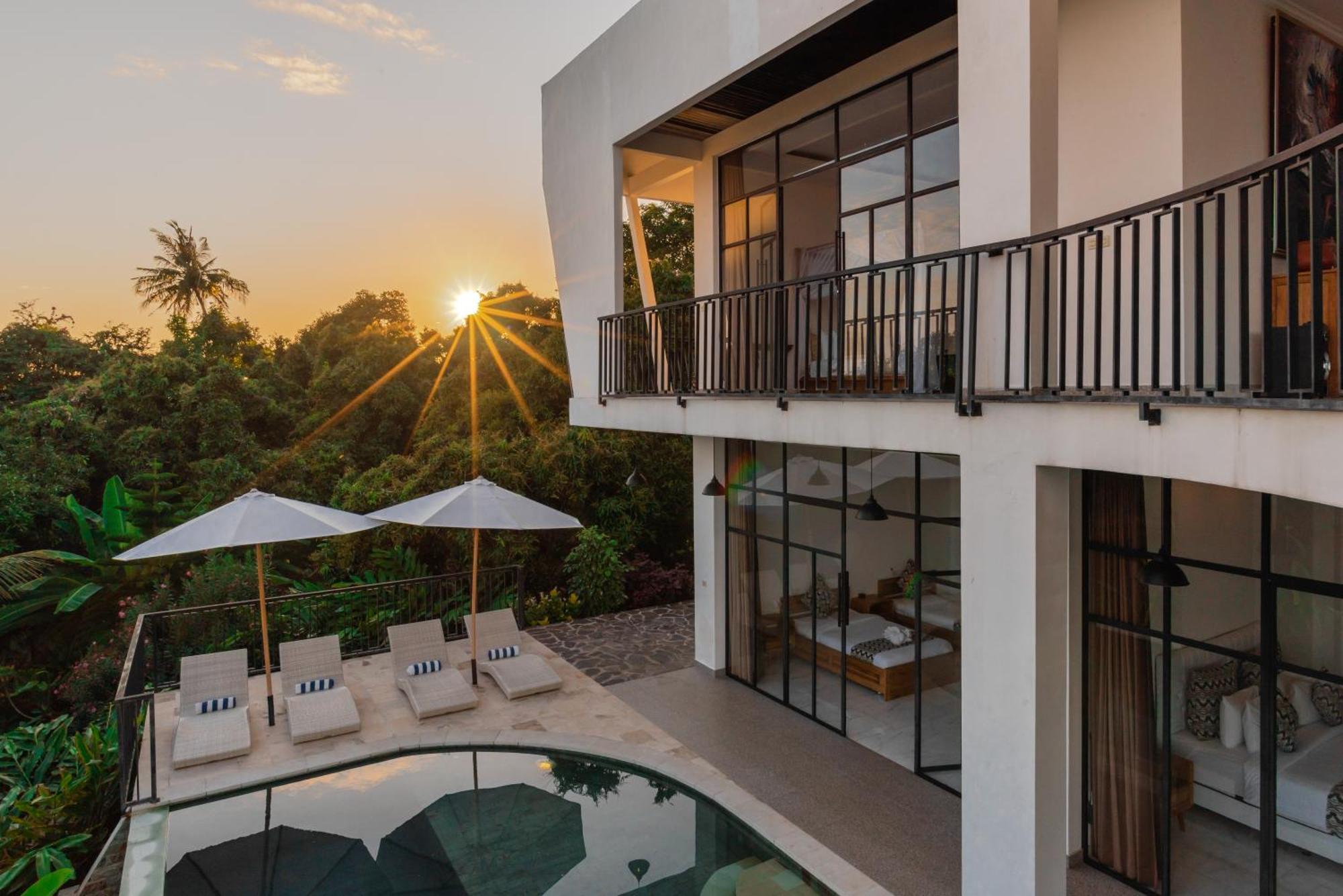 The Hacienda Villa Lovina Beach