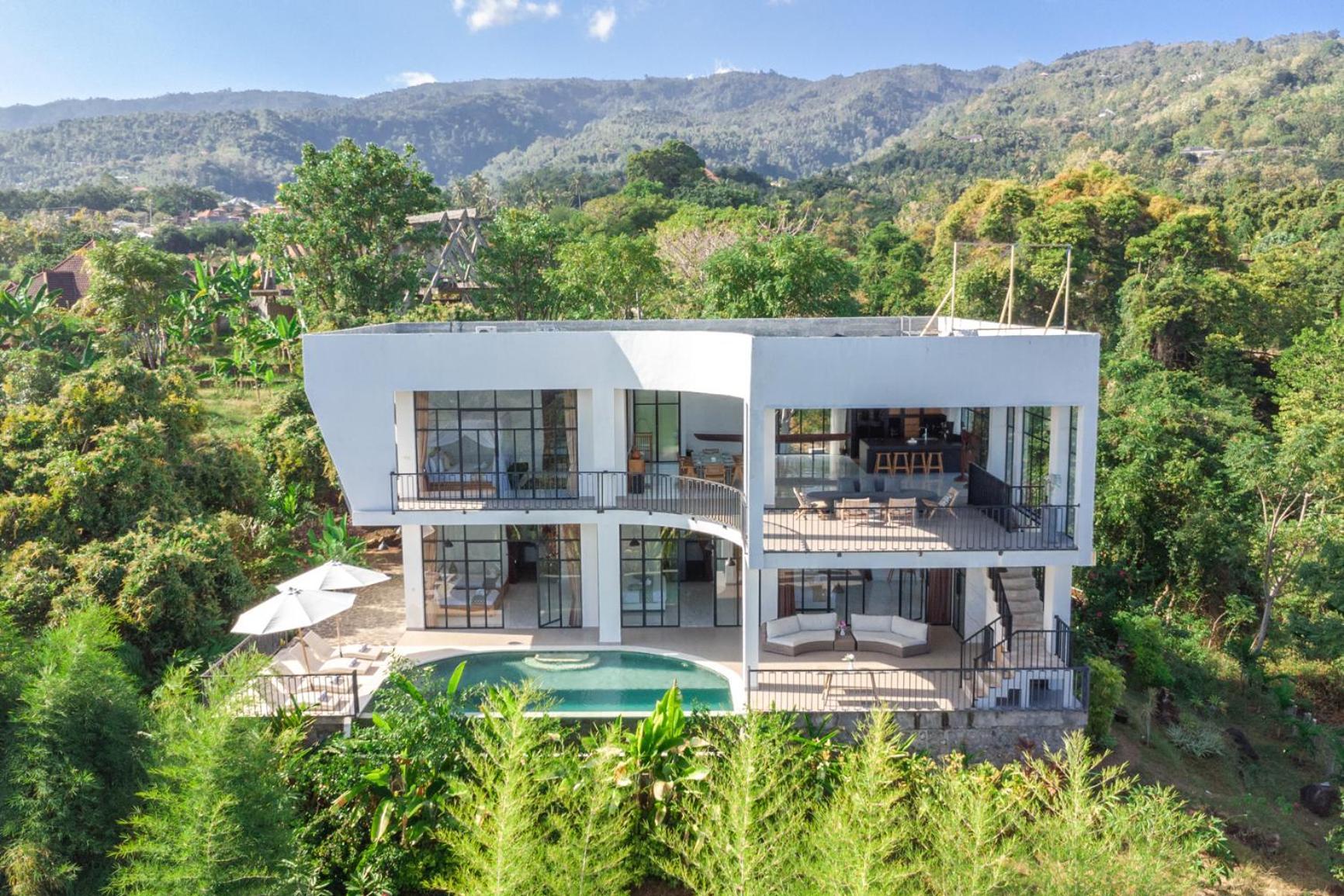 The Hacienda विला *