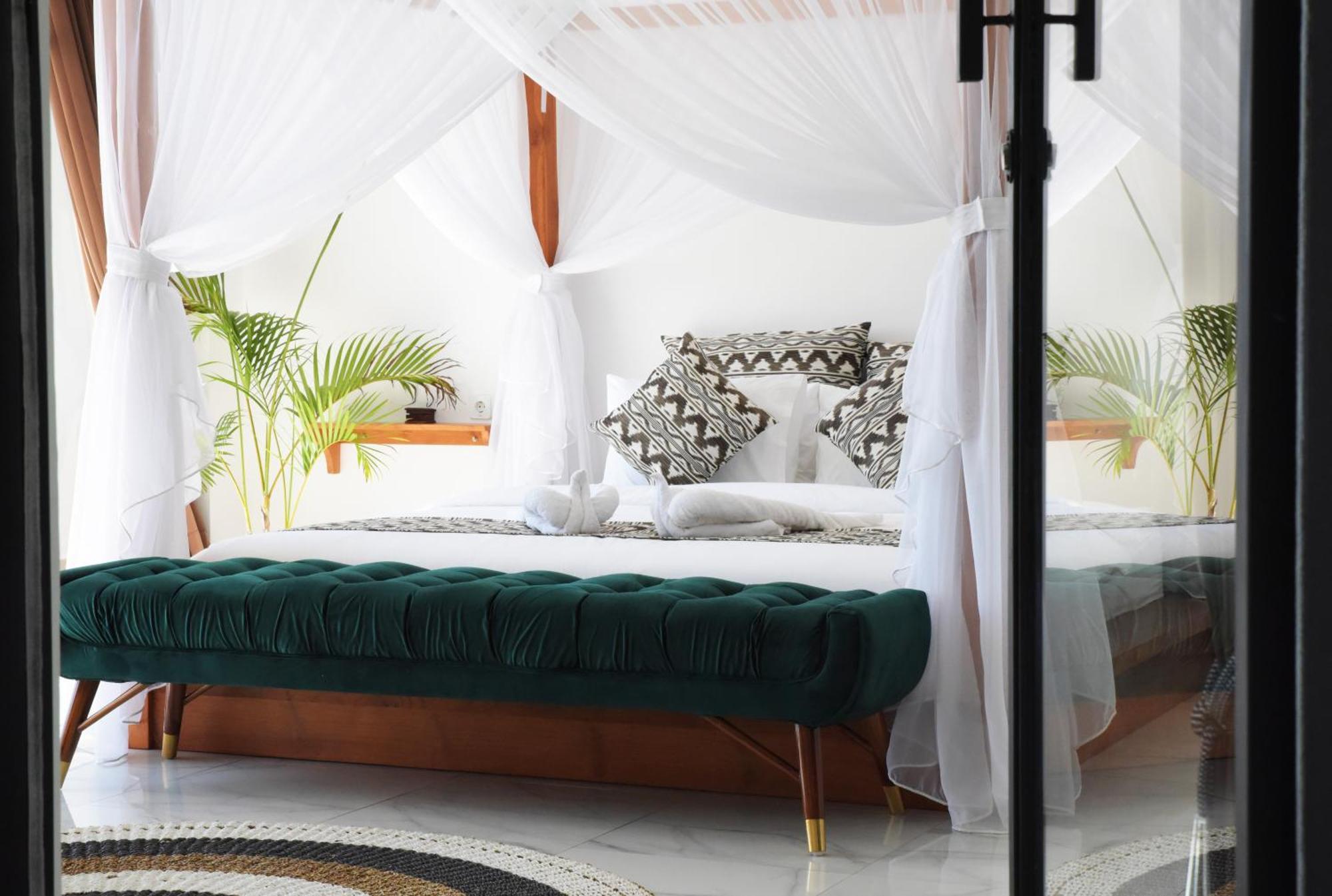 The Hacienda Villa Lovina Beach