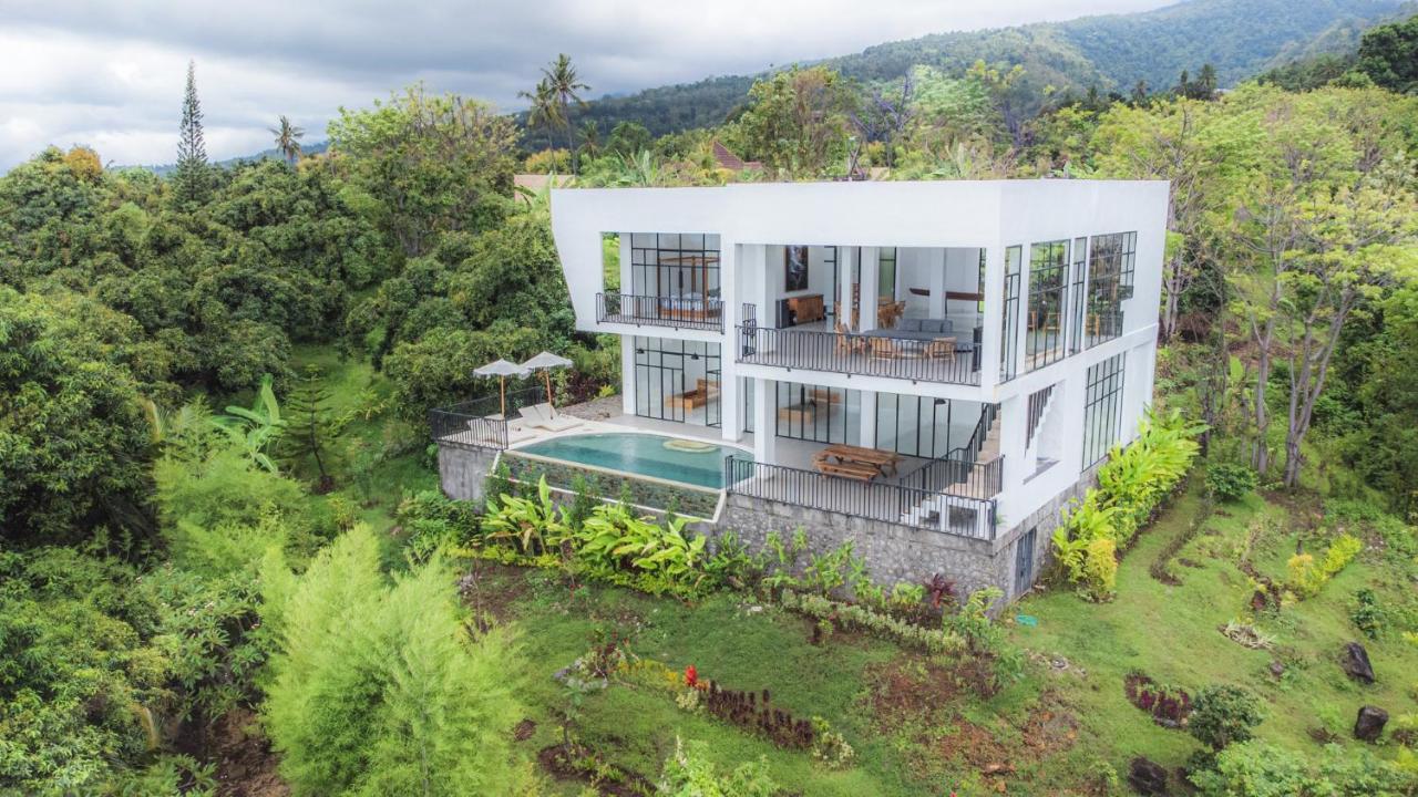 The Hacienda Villa Lovina (Bali)